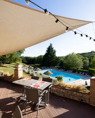 Restaurant vue piscine